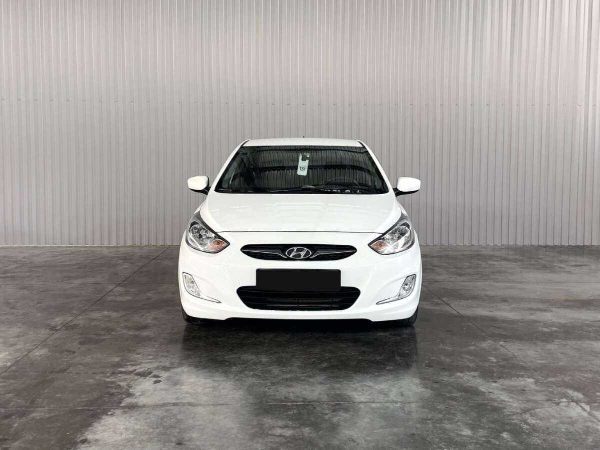 Hyundai Solaris с пробегом — 2013 год. Фото: #1