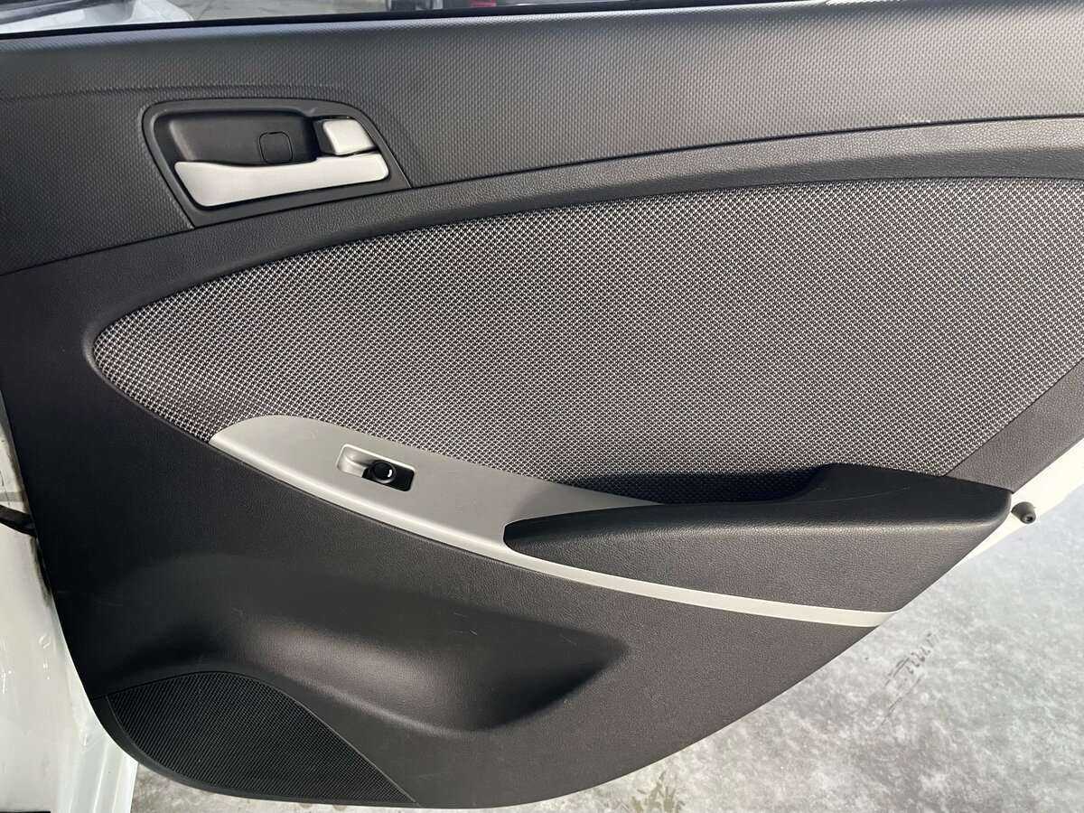 Hyundai Solaris с пробегом — 2013 год. Фото: #19