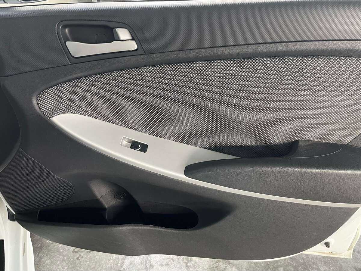 Hyundai Solaris с пробегом — 2013 год. Фото: #20