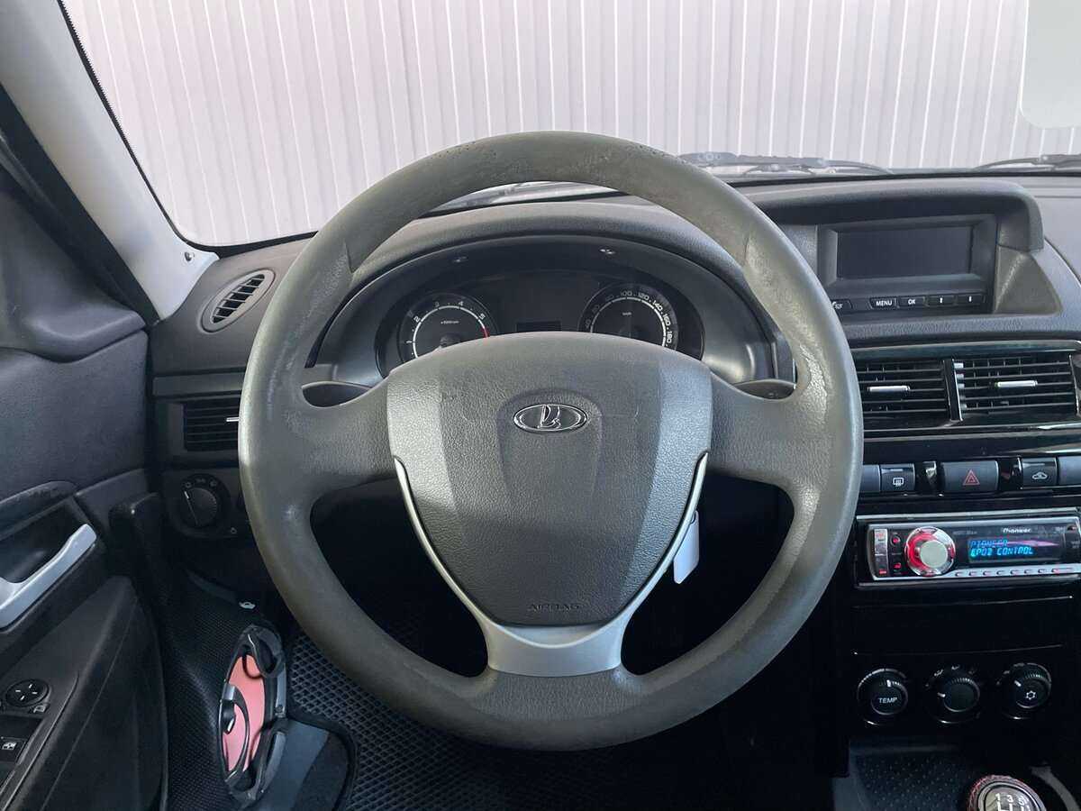 Lada (ВАЗ) Priora с пробегом — 2014 год. Фото: #9