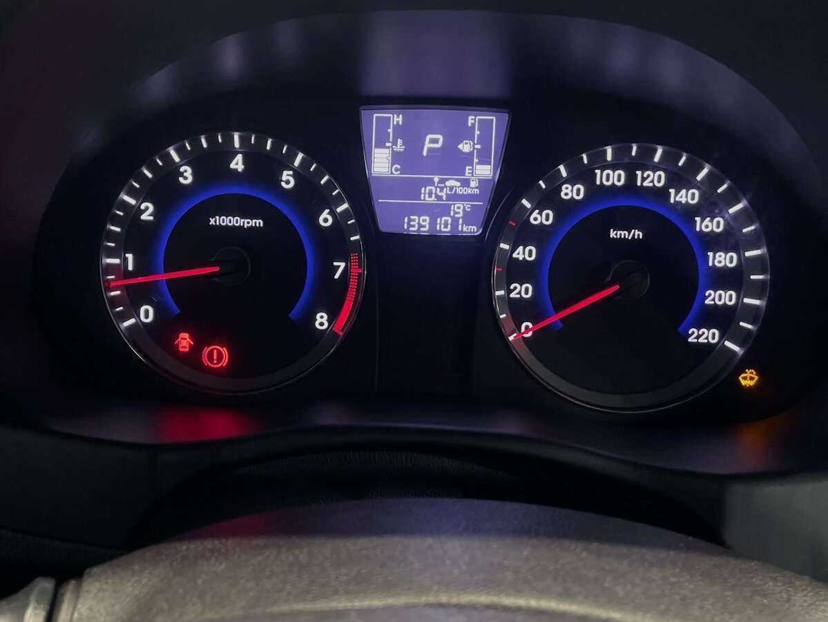 Hyundai Solaris с пробегом — 2015 год. Фото: #13