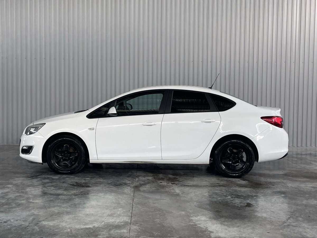 Opel Astra с пробегом — 2013 год. Фото: #7