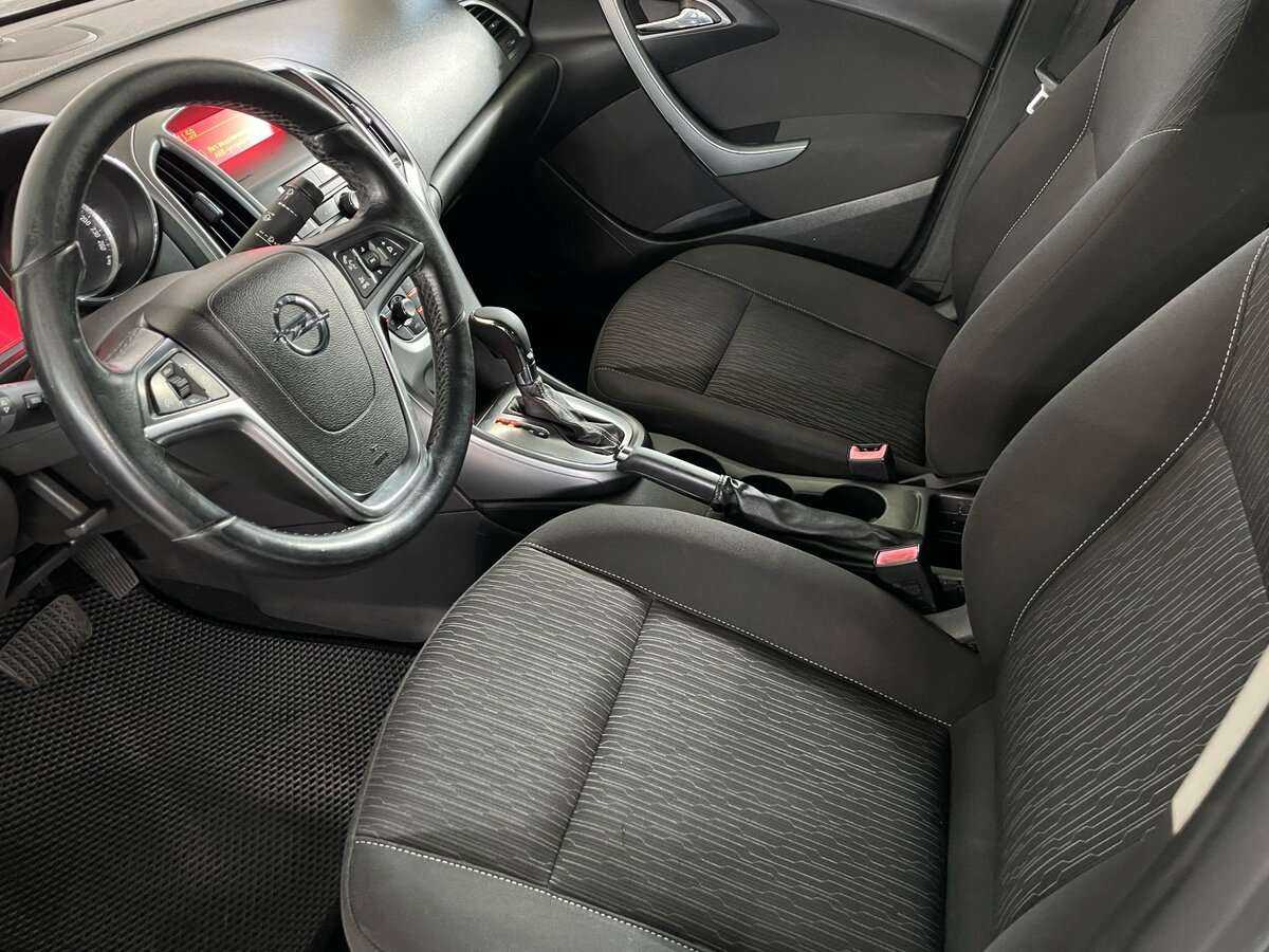Opel Astra с пробегом — 2013 год. Фото: #12