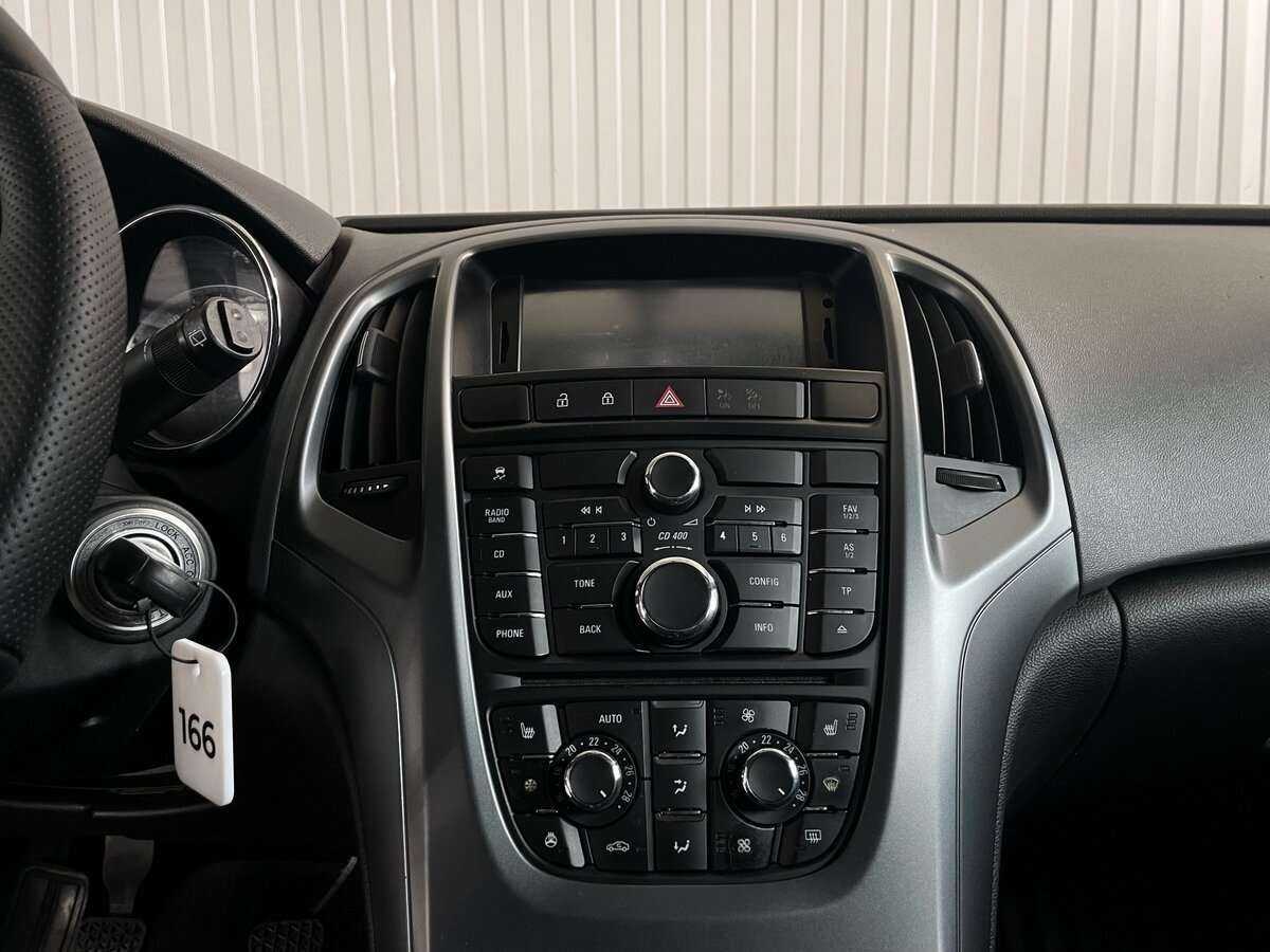 Opel Astra с пробегом — 2012 год. Фото: #10