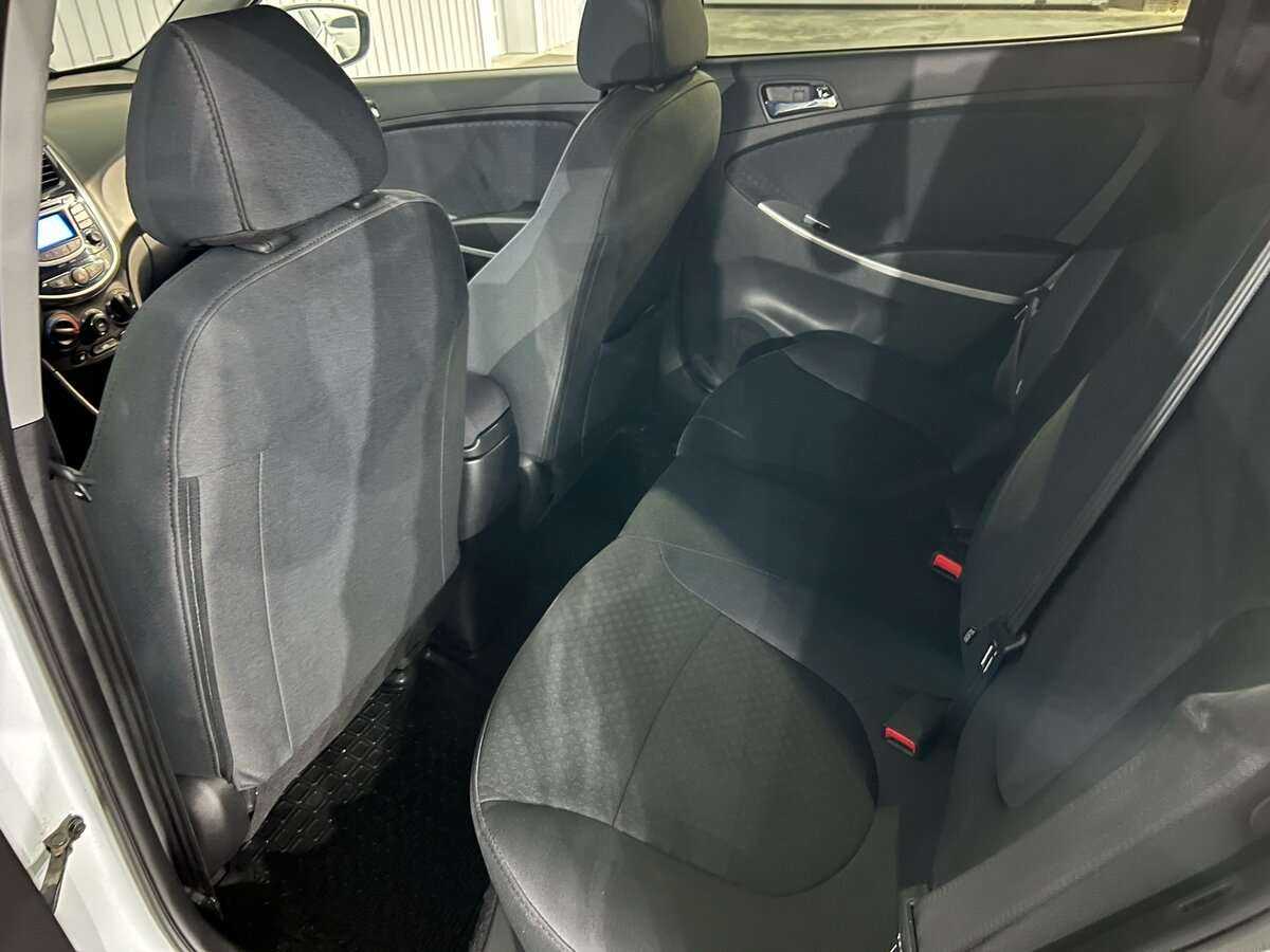 Hyundai Solaris с пробегом — 2014 год. Фото: #13