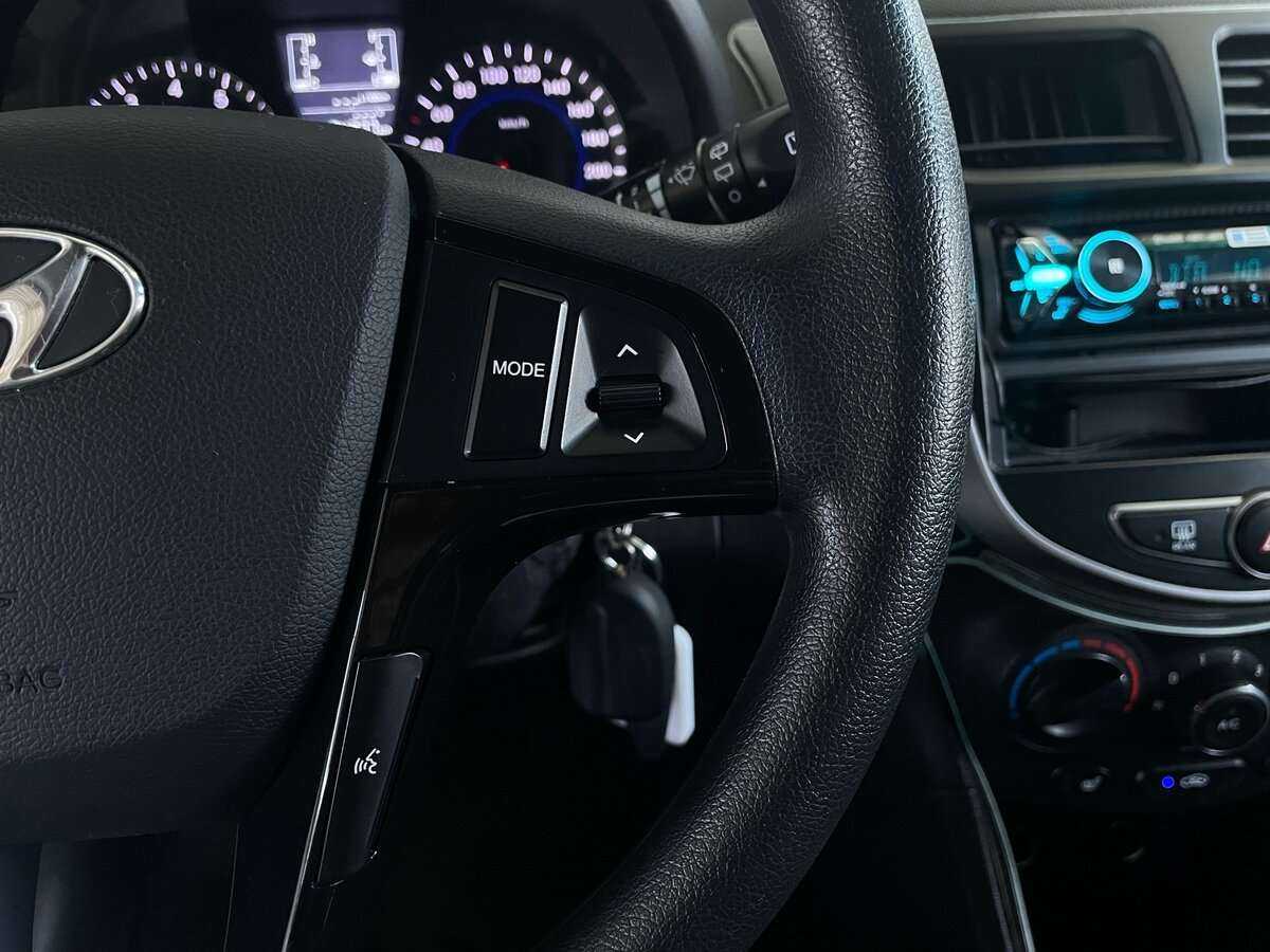 Hyundai Solaris с пробегом — 2014 год. Фото: #11