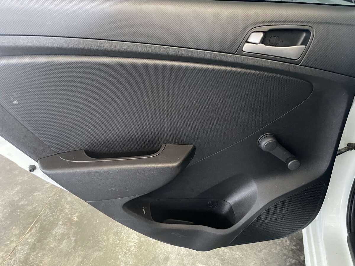 Hyundai Solaris с пробегом — 2014 год. Фото: #19