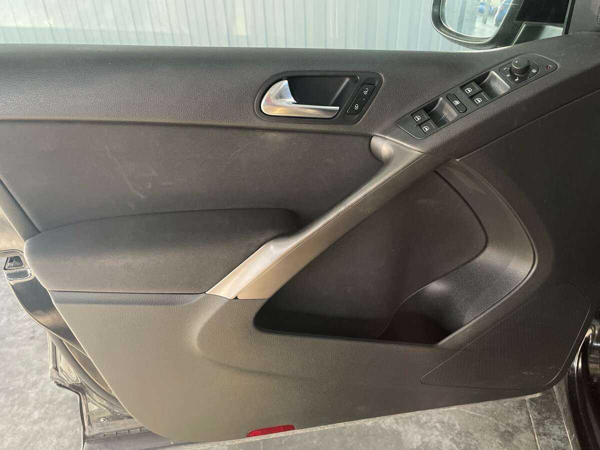 Volkswagen Tiguan с пробегом — 2008 год. Фото: #18