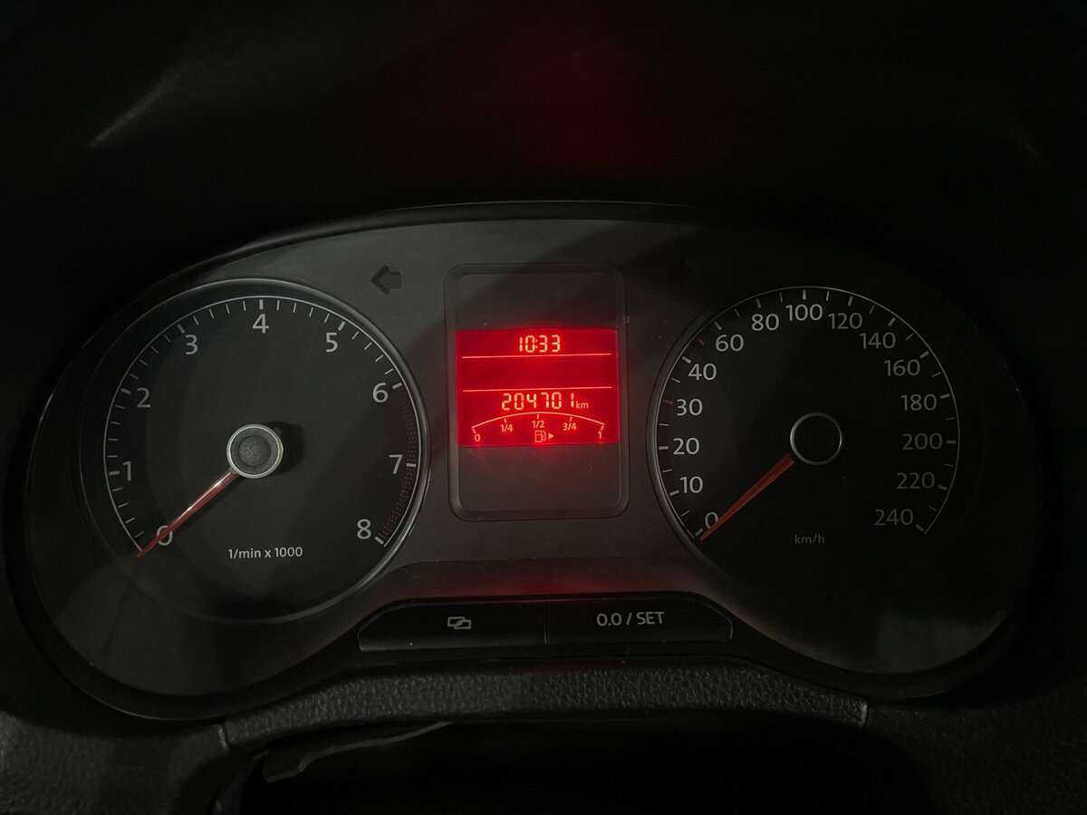 Volkswagen Polo с пробегом — 2011 год. Фото: #10