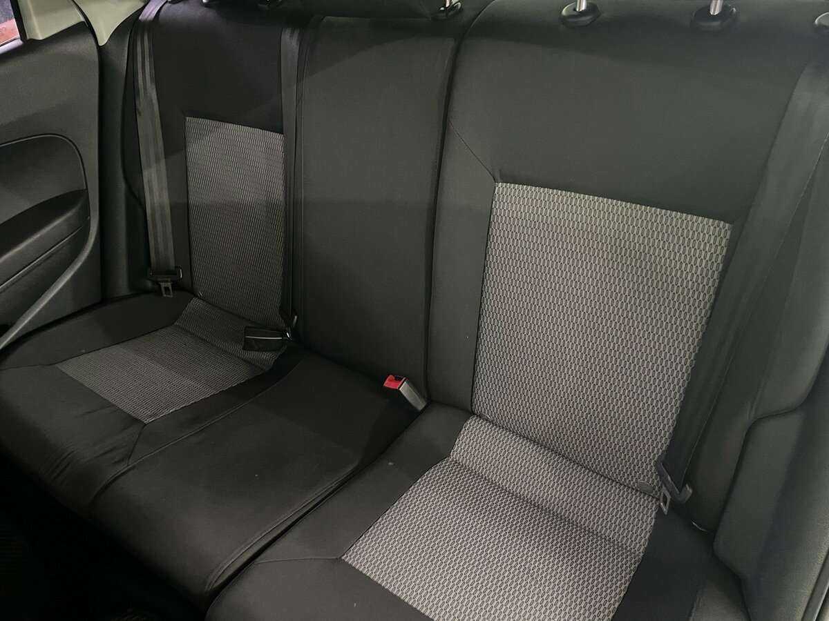 Volkswagen Polo с пробегом — 2011 год. Фото: #12