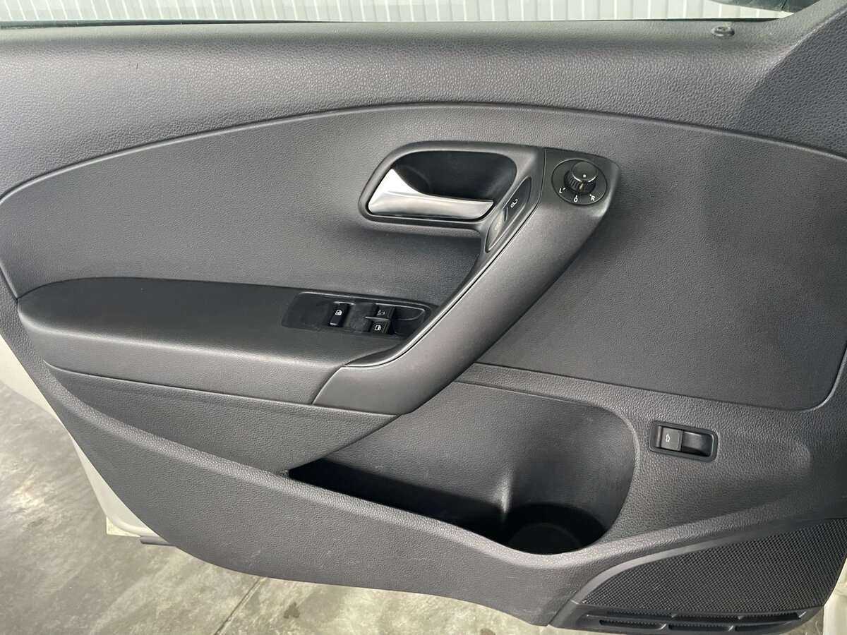 Volkswagen Polo с пробегом — 2011 год. Фото: #15