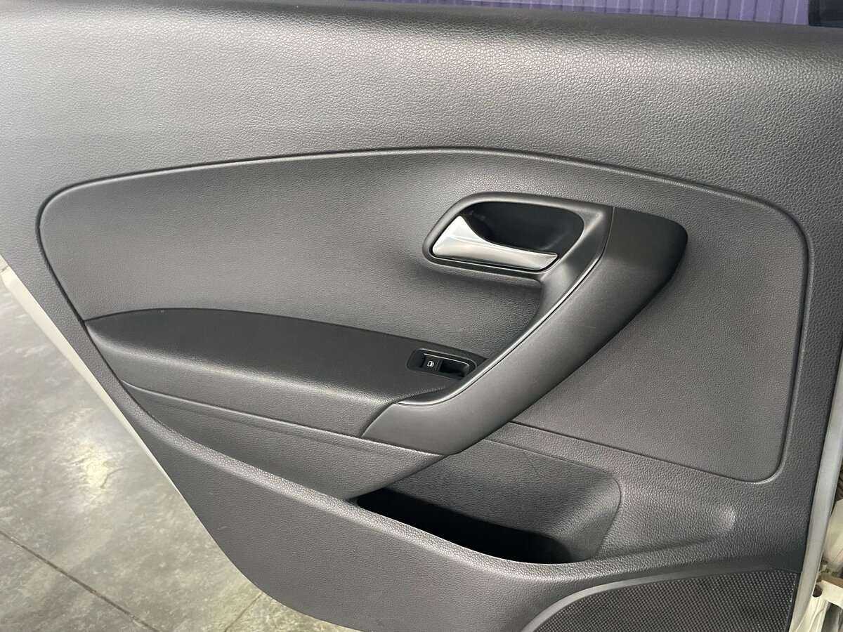 Volkswagen Polo с пробегом — 2011 год. Фото: #16