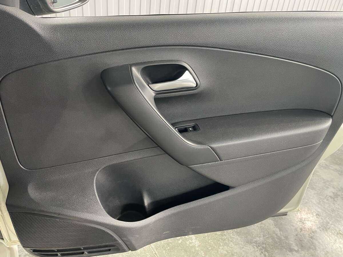 Volkswagen Polo с пробегом — 2011 год. Фото: #17