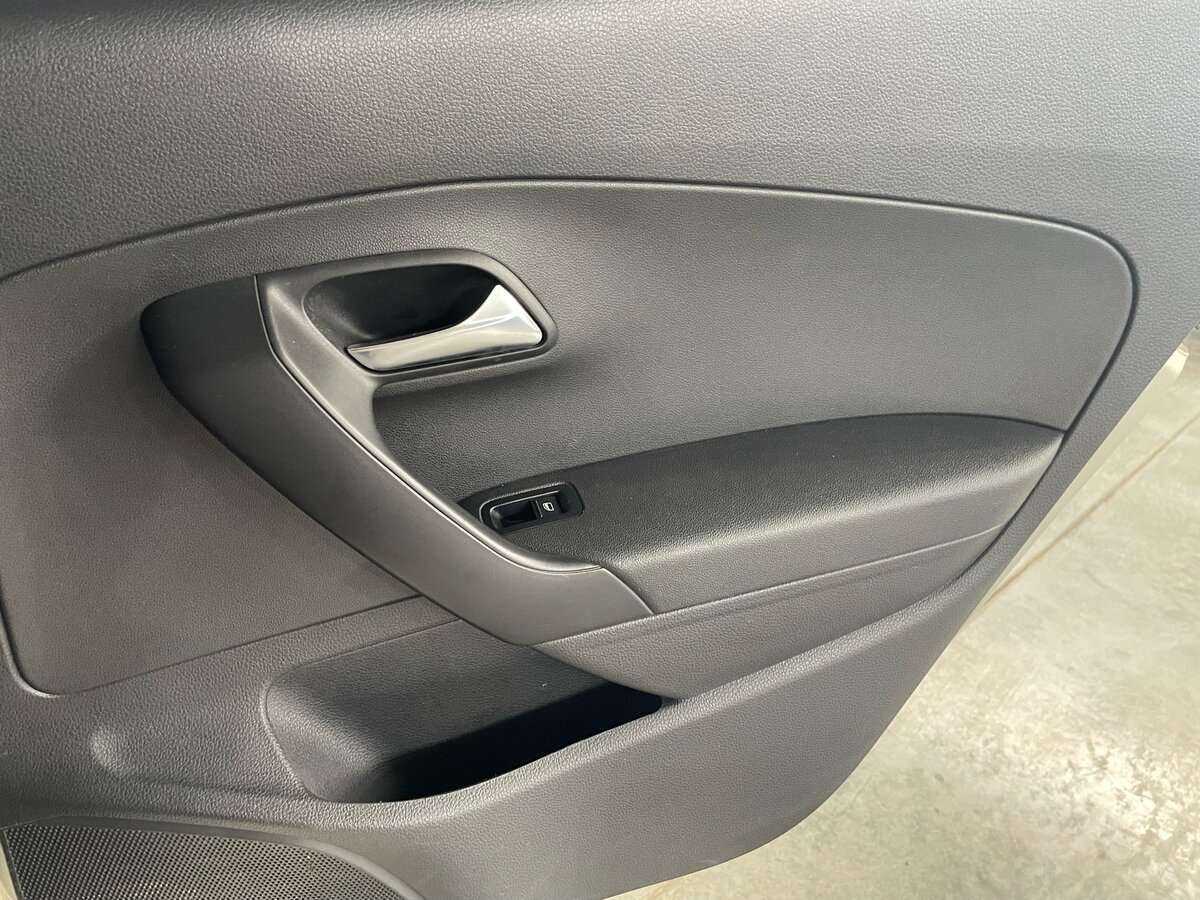 Volkswagen Polo с пробегом — 2011 год. Фото: #18