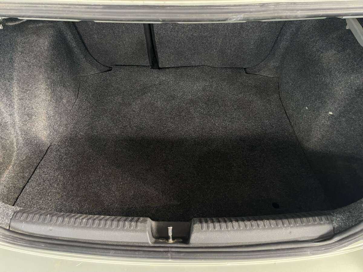 Volkswagen Polo с пробегом — 2011 год. Фото: #19