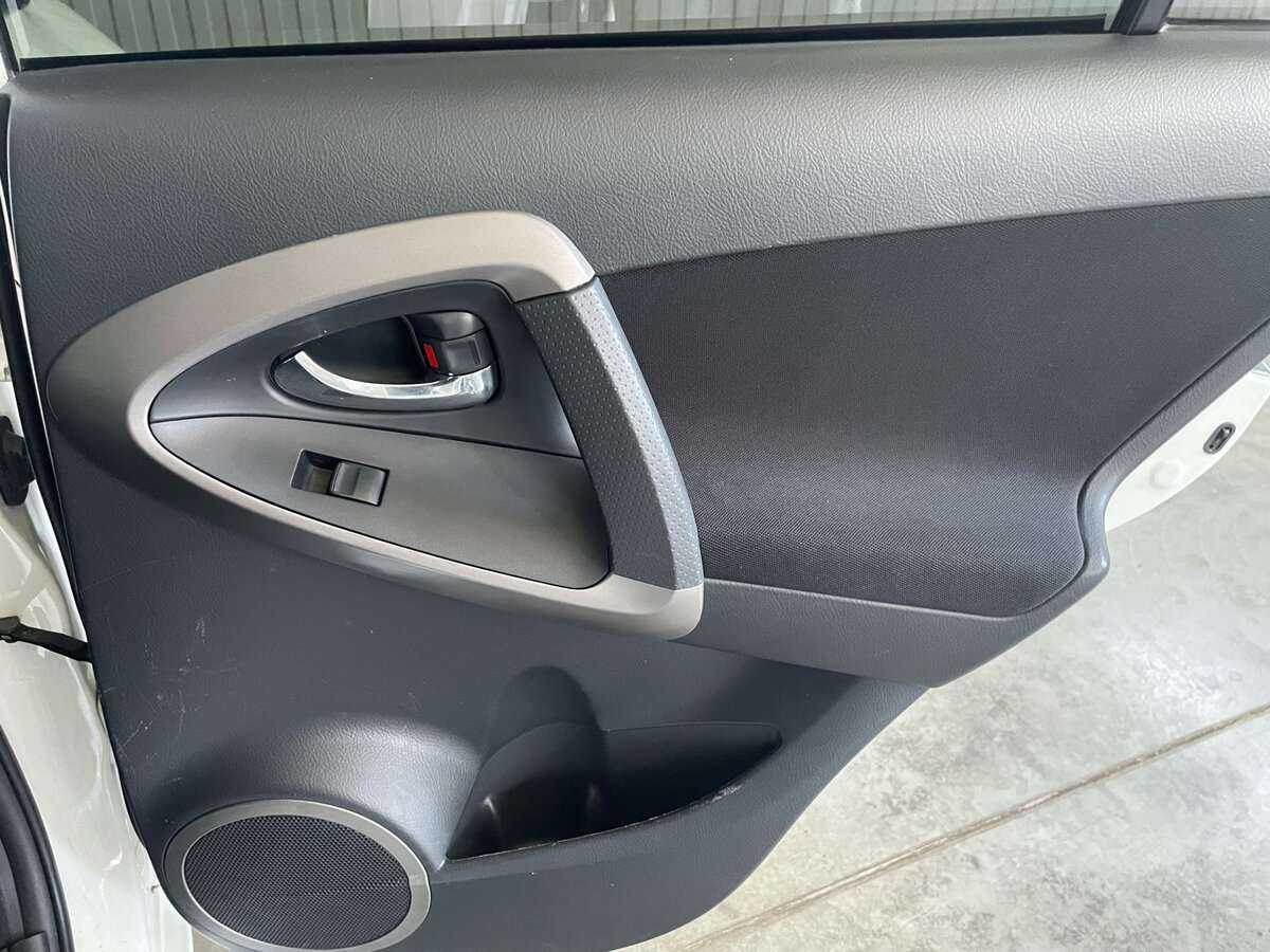 Toyota RAV4 с пробегом — 2008 год. Фото: #18