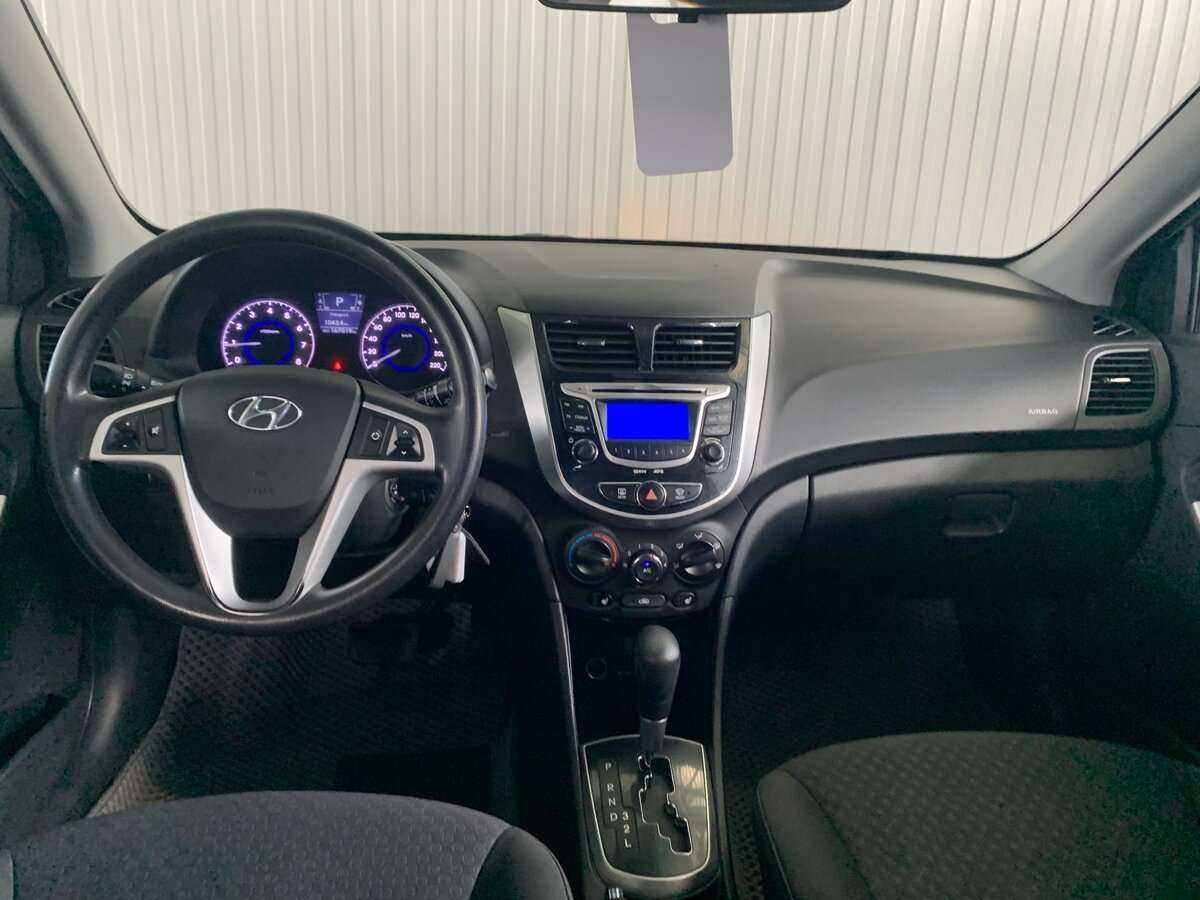 Hyundai Solaris с пробегом — 2012 год. Фото: #7