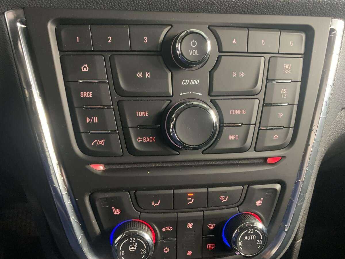 Opel Mokka с пробегом — 2014 год. Фото: #12