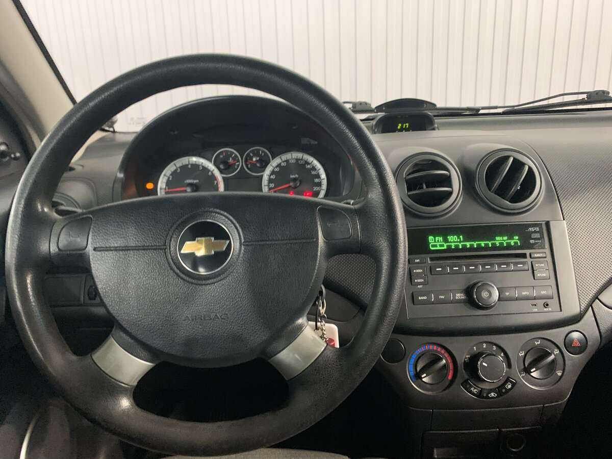 Chevrolet Aveo с пробегом — 2010 год. Фото: #9