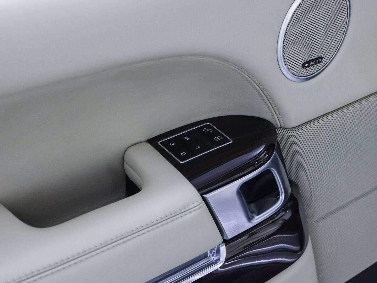 Land Rover Range Rover с пробегом — 2014 год. Фото: #18