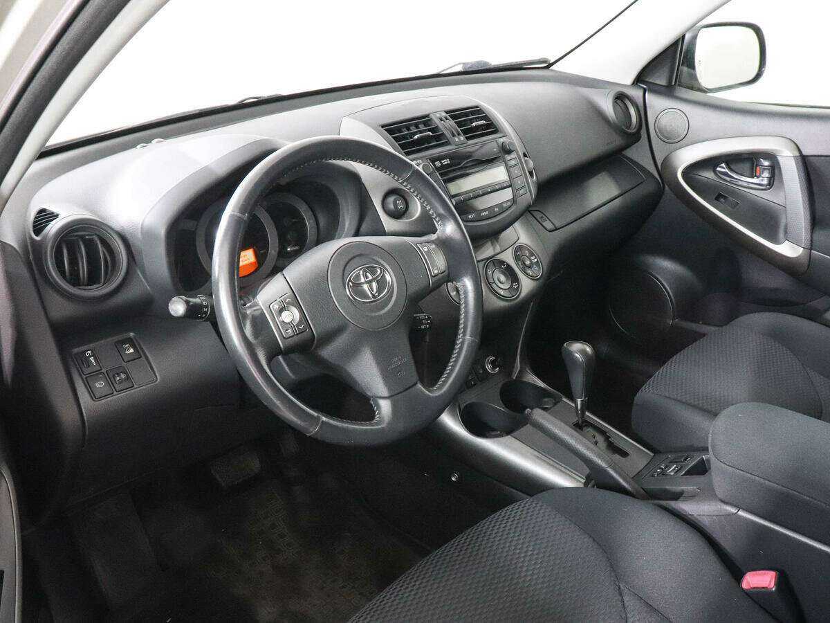 Toyota RAV4 с пробегом — 2011 год. Фото: #8