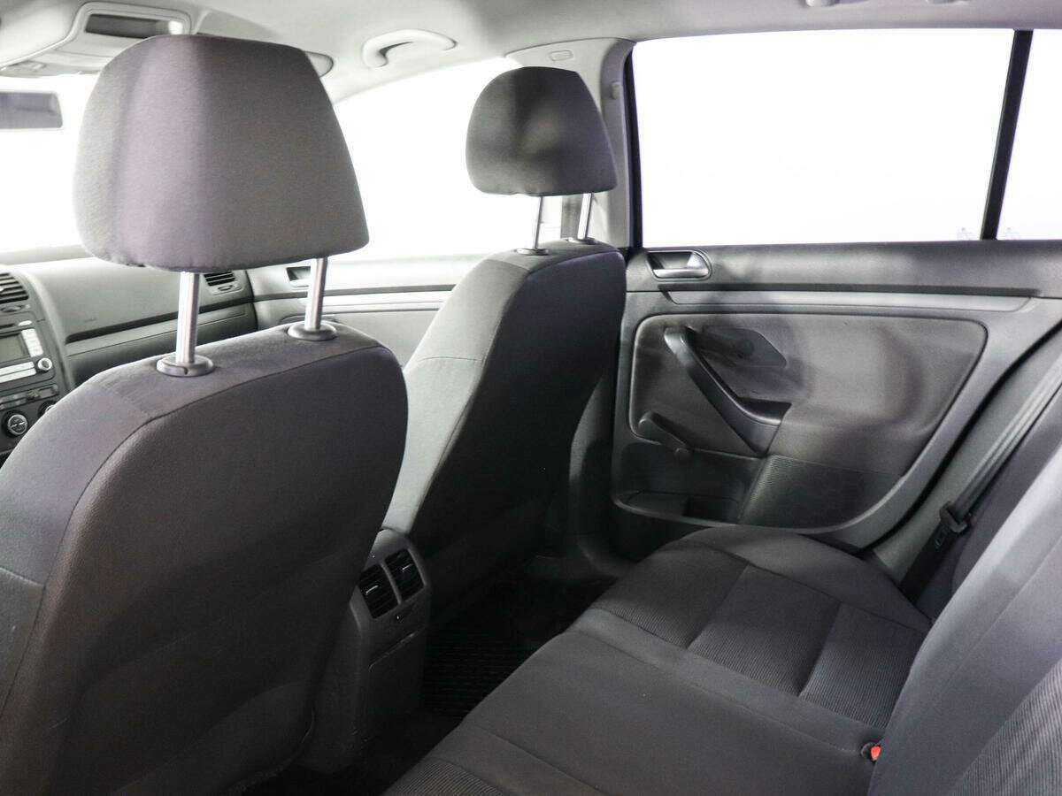 Volkswagen Golf с пробегом — 2008 год. Фото: #7