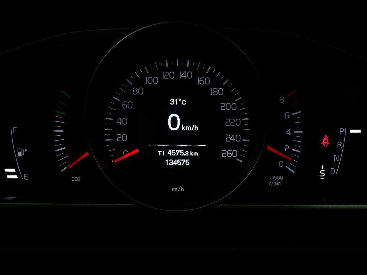 Volvo V40 Cross Country с пробегом — 2017 год. Фото: #10