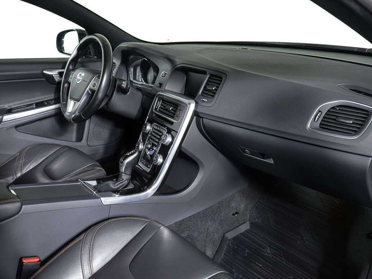 Volvo V60 Cross Country с пробегом — 2016 год. Фото: #8