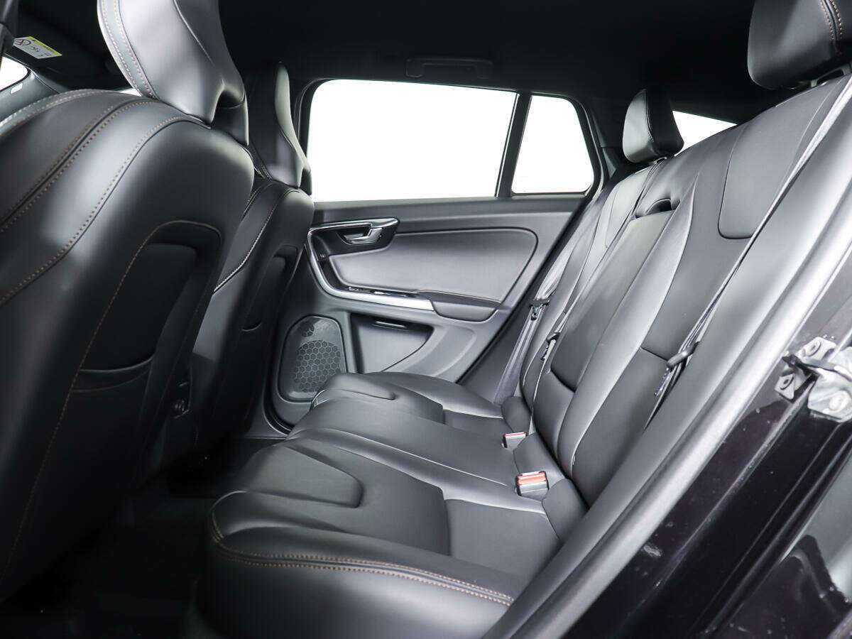 Volvo V60 Cross Country с пробегом — 2016 год. Фото: #9