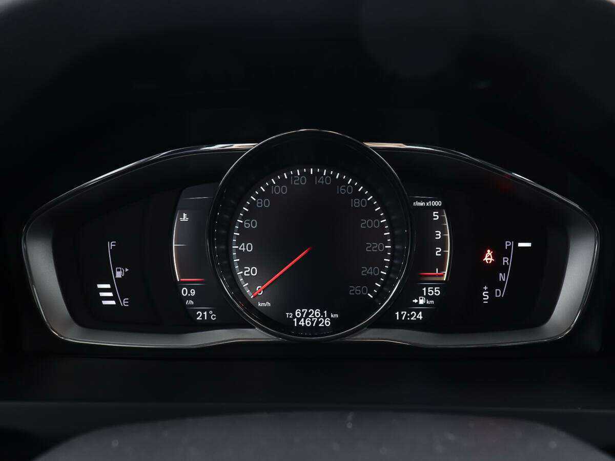 Volvo V60 Cross Country с пробегом — 2016 год. Фото: #13