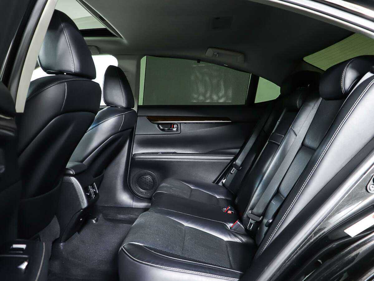 Lexus ES с пробегом — 2014 год. Фото: #9