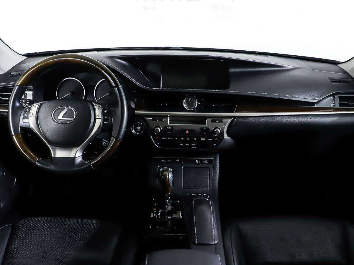Lexus ES с пробегом — 2014 год. Фото: #10