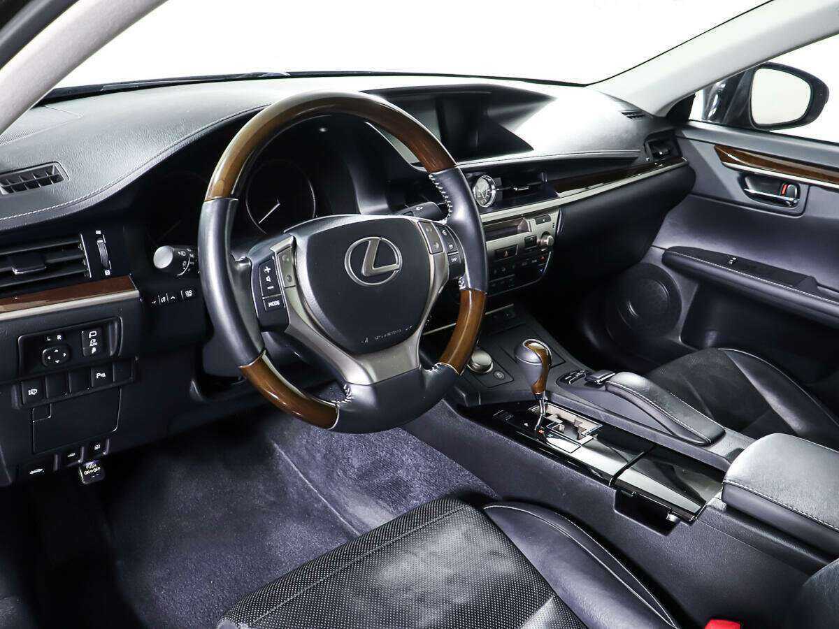 Lexus ES с пробегом — 2014 год. Фото: #12