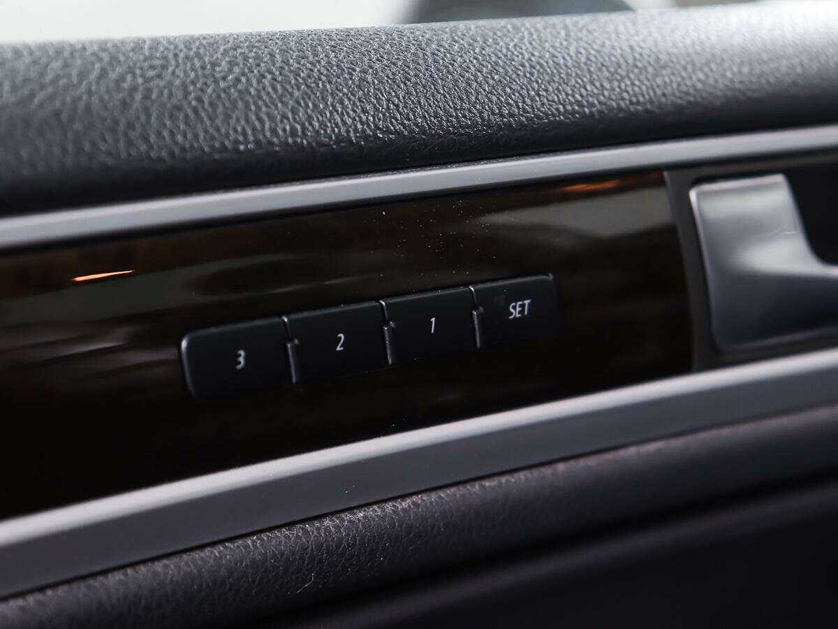 Volkswagen Touareg с пробегом — 2013 год. Фото: #19