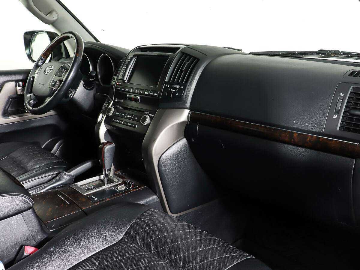 Toyota Land Cruiser с пробегом — 2011 год. Фото: #7