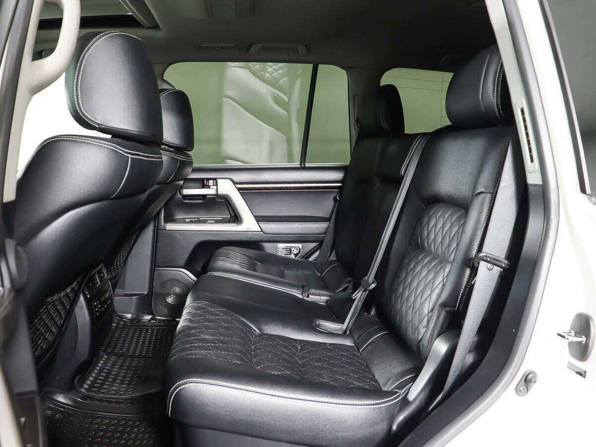 Toyota Land Cruiser с пробегом — 2011 год. Фото: #8