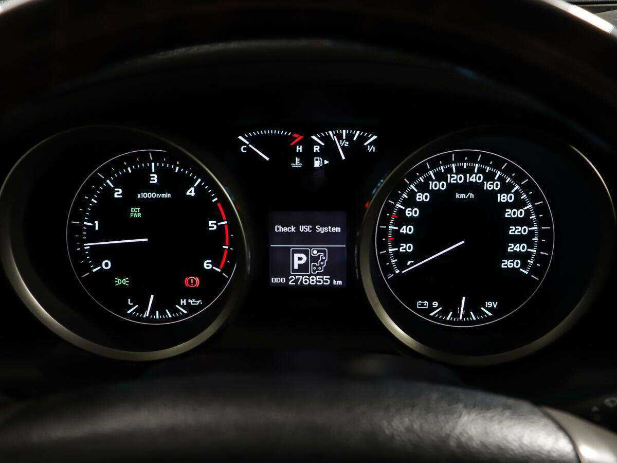 Toyota Land Cruiser с пробегом — 2011 год. Фото: #12