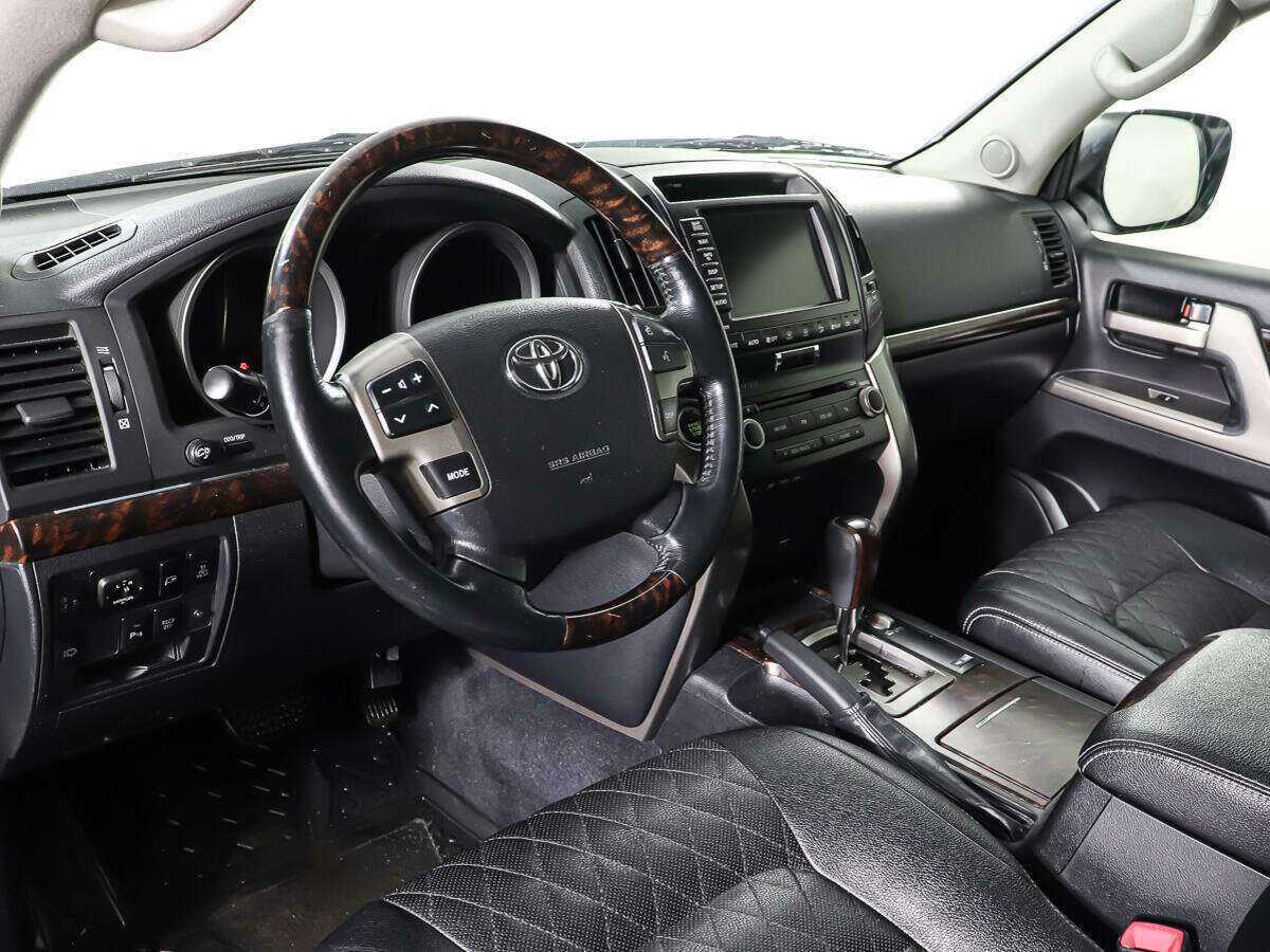Toyota Land Cruiser с пробегом — 2011 год. Фото: #13