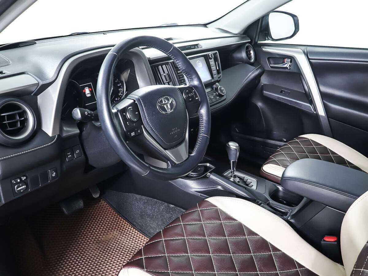 Toyota RAV4 с пробегом — 2018 год. Фото: #12