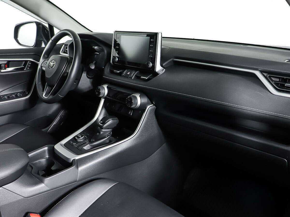 Toyota RAV4 с пробегом — 2021 год. Фото: #8
