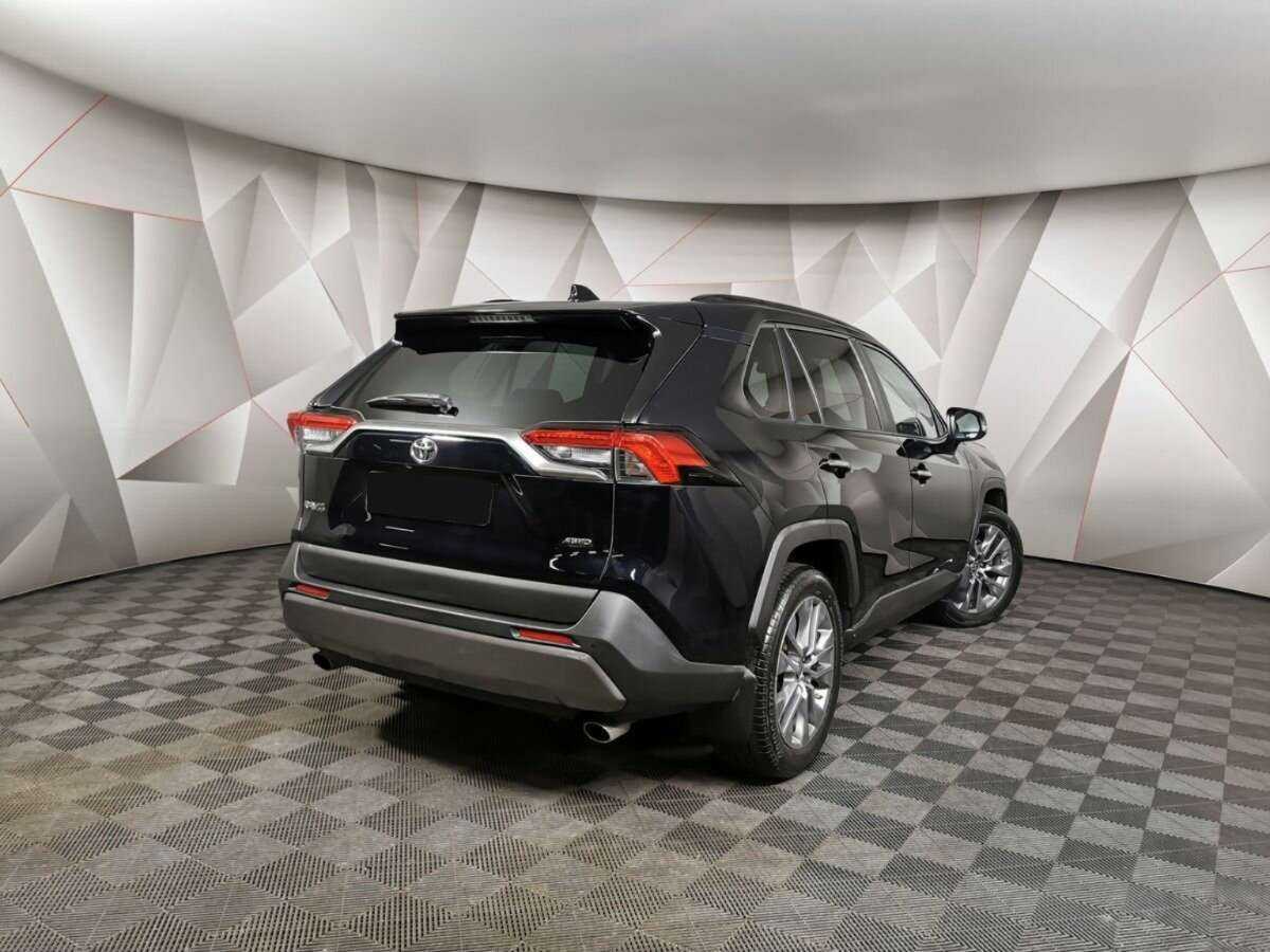 Toyota RAV4 с пробегом — 2019 год. Фото: #1
