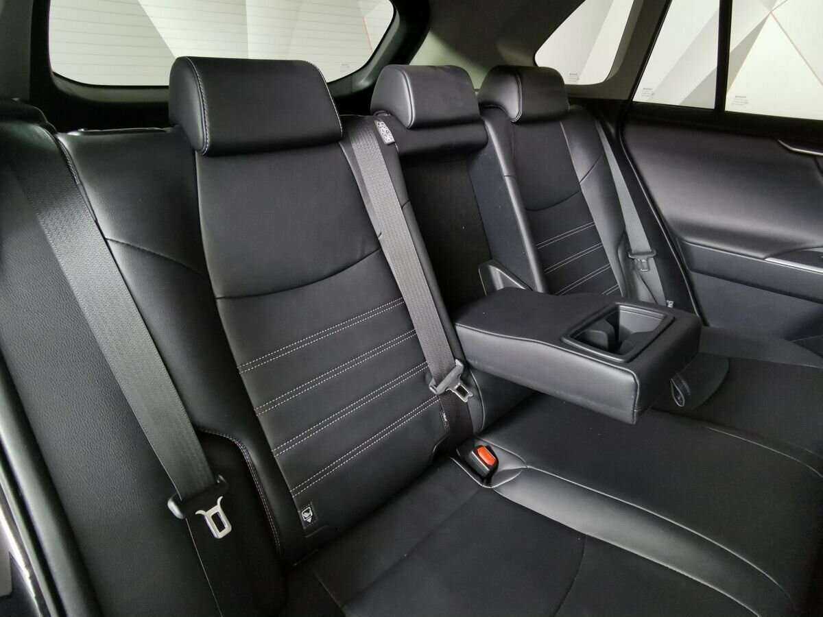 Toyota RAV4 с пробегом — 2019 год. Фото: #12