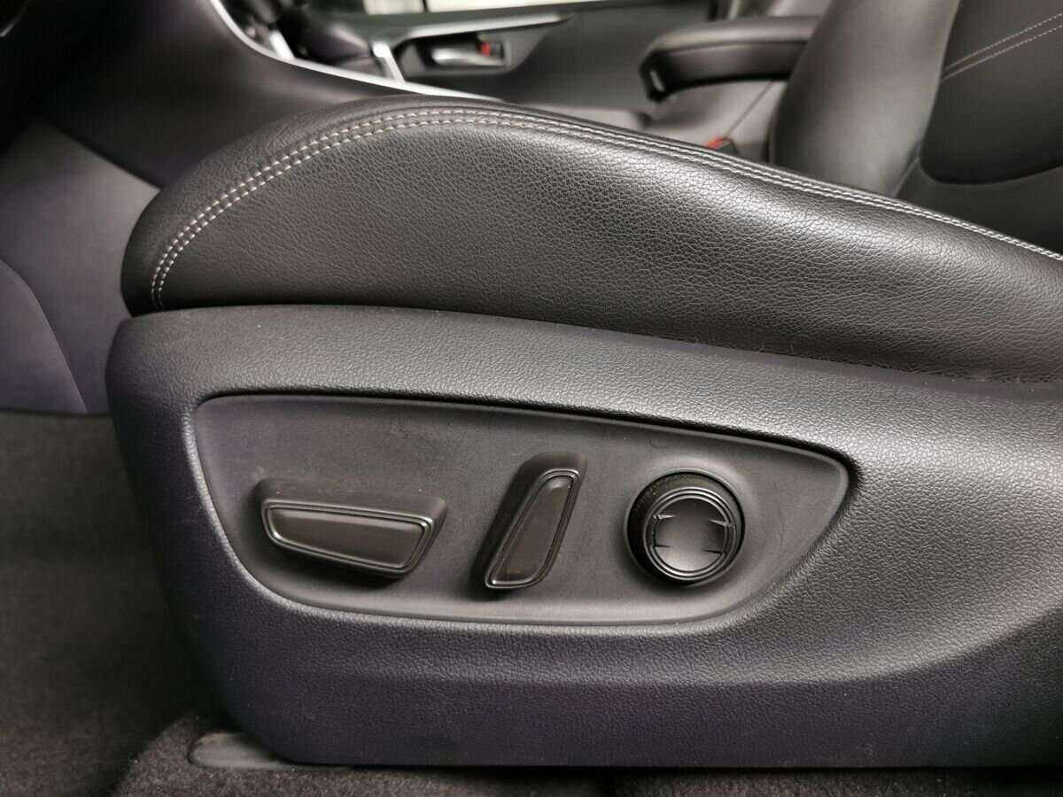 Toyota RAV4 с пробегом — 2019 год. Фото: #17