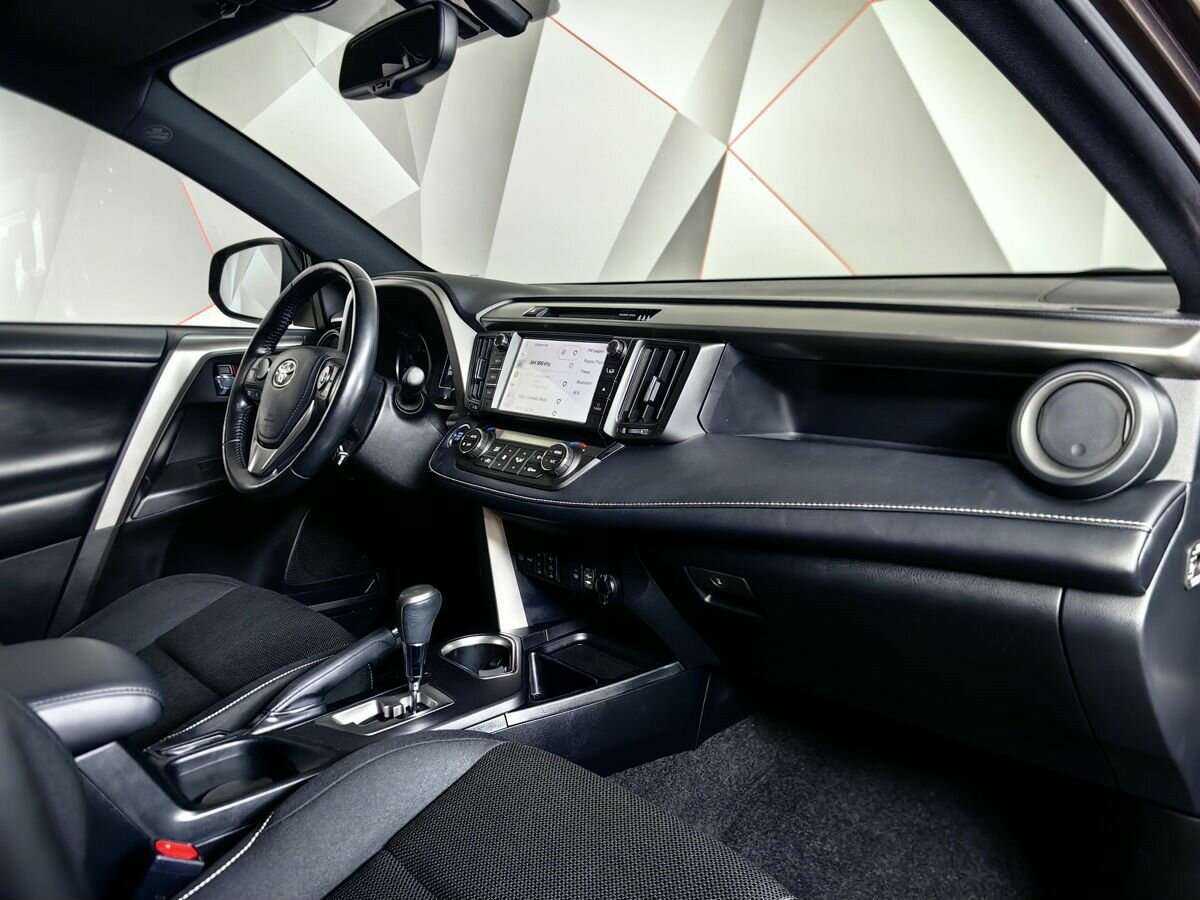 Toyota RAV4 с пробегом — 2019 год. Фото: #8