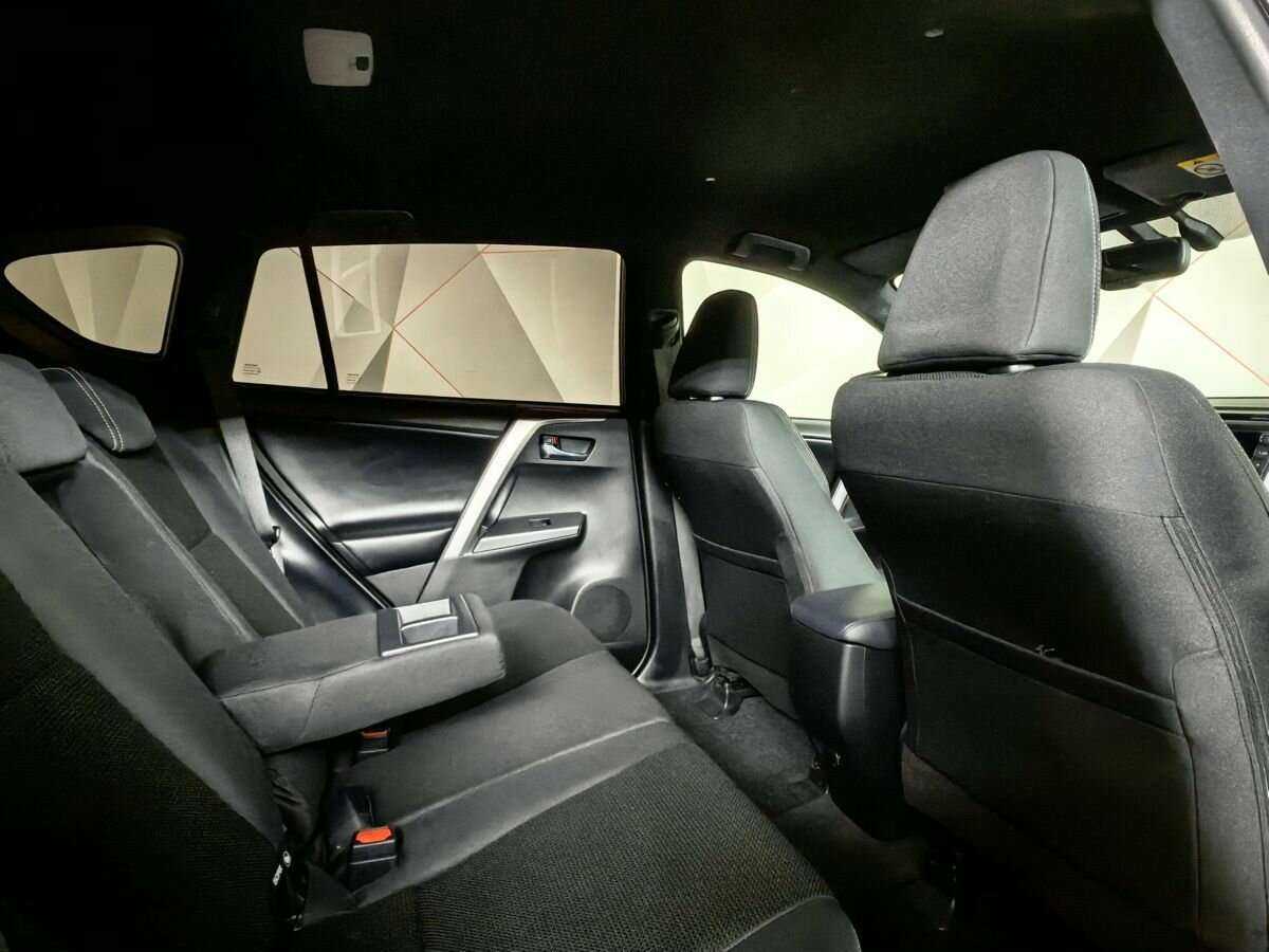 Toyota RAV4 с пробегом — 2019 год. Фото: #9