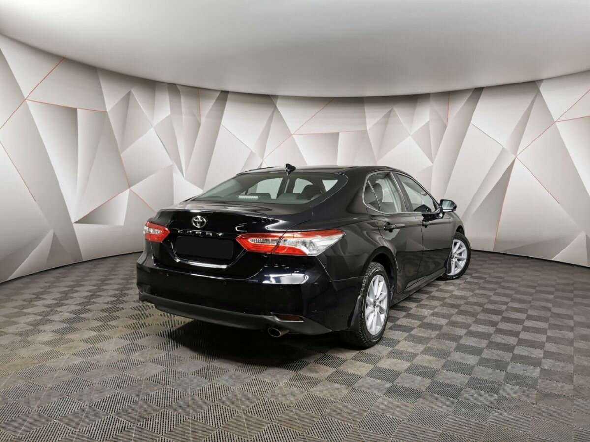 Toyota Camry с пробегом — 2021 год. Фото: #1