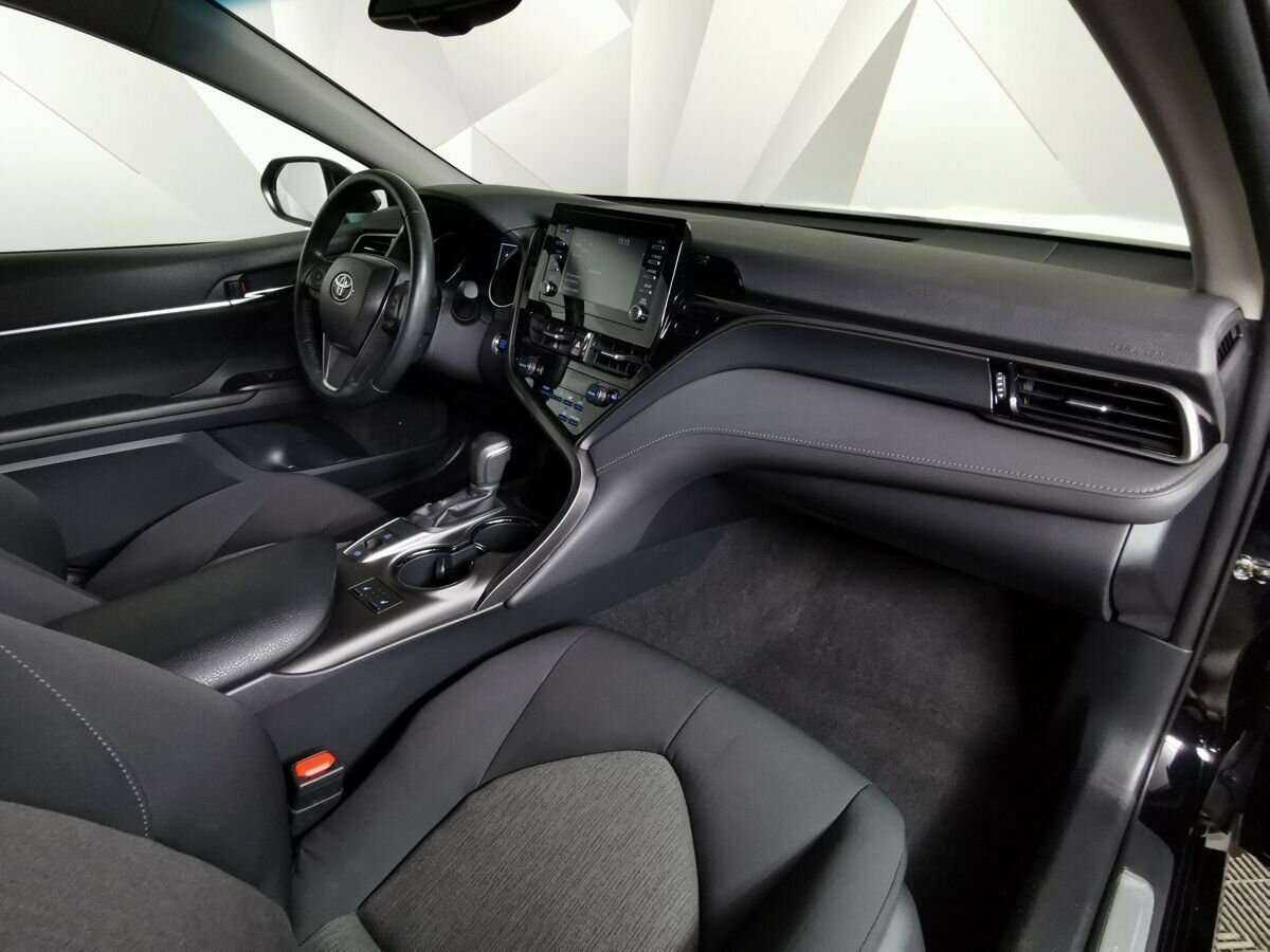 Toyota Camry с пробегом — 2021 год. Фото: #8