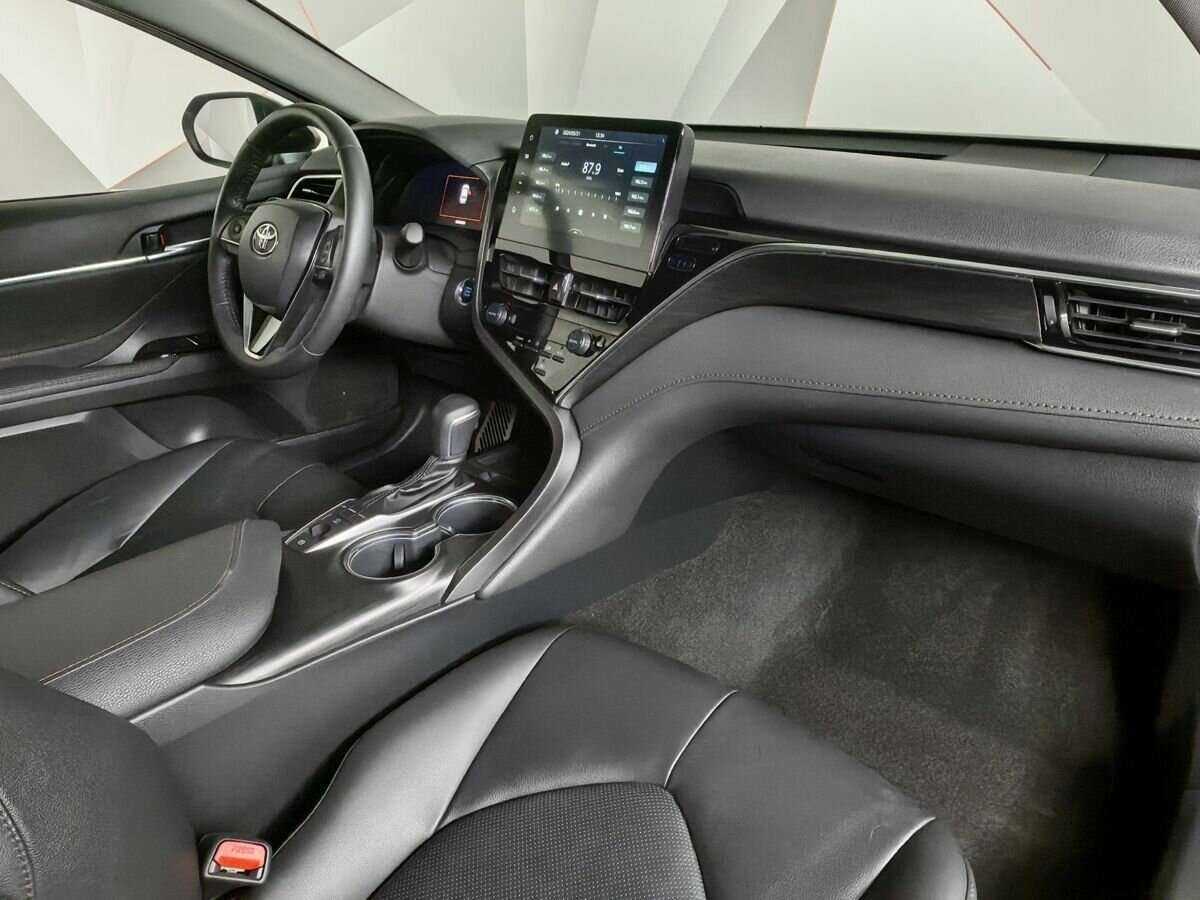 Toyota Camry с пробегом — 2023 год. Фото: #8