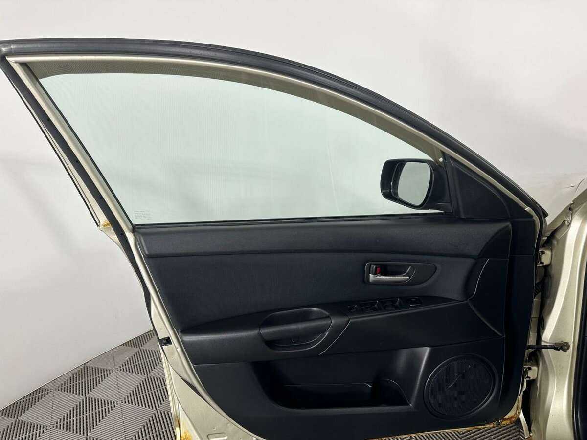 Mazda 3 с пробегом — 2006 год. Фото: #7