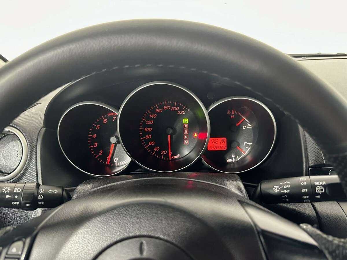 Mazda 3 с пробегом — 2006 год. Фото: #10